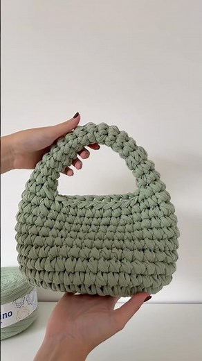 Easy Crochet Bag Pattern: the Hobo Bag #crochetbag #crochetpattern
