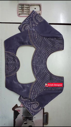 Blouse Design Back Neck Deep idea 💡😍 #krrishmali #krrishdesigner #ytshort #short #blouse