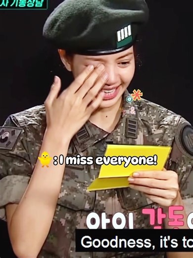 Lisa receiving a letter by Jisoo!😭✨. #kpop #blackpink #fyp #foryou #lisa