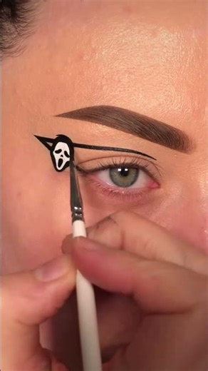 🔥 “Scream Eyeliner” Trend Tutorial | Bold Halloween Makeup Look 👁️💀 #makeup #shorts
