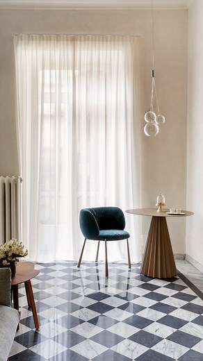 In the beautifully restored home of Fondazione Faro, light plays a key role. A composition of Random Solo illuminates the meeting room, blending seamlessly with the refined palette and adding a sense of lightness to the space. Random Solo design by Chia–Ying Lee Project: Vich Design Ph: @marta d'avenia #LightingDesign #LightAndDesign #RandomSolo #lightinginspiration | Lodes