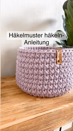 Christina🤍| Häkeln mit Leidenschaft on Instagram: "Eine Mini- Videoanleitung zu dem Kreuzstich- Muster💜 Hier seht ihr genau wo man einstechen muss und wie man den Arbeitsfaden durch die Maschen holt. So simpel💜 Ich mag das Muster sehr gerne, und ihr?? 🥰 Viel Freude beim nachhäkeln 💜 #häkeln #crochet #handmade #häkelkorb #bobbiny #häkelanleitung #anleitung #crochetpattern #moderncrochet #pattern #crochetpattern #yesbobbiny #haekeltraum_bychristina #häkelmuster"