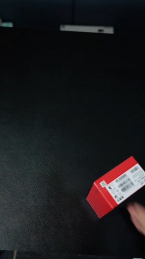 11K views · 92 reactions | This small-screen phone has a strong fruity flavor - One Plus 13T unboxing #One Plus 13T #Why are small-screen phones popular again now? | Tech way | Facebook