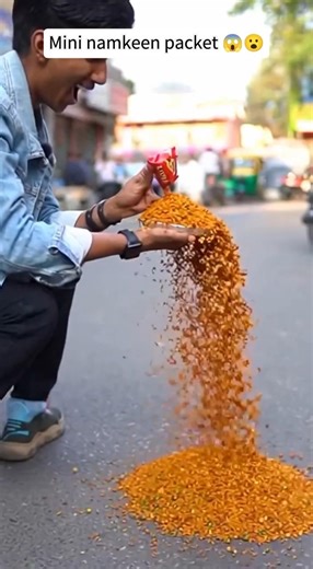 Itna chota namkeen packet 😱😮 #shortsfeed #trending #shorts #viral #ytshorts #namkeen #funny