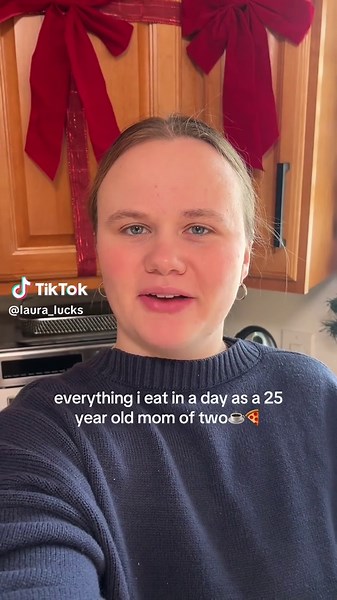 okay why have i been drinking so much throughout the days☕️🍕 #wieiad #wieiadsahm #momfood #realisticeating #momlunch