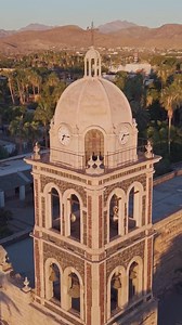 Los paisajes naturales del Golfo de California y las vistas de Loreto te envuelven en su tranquilidad. Disfruta de su gastronomía local de alta cocina y explora un Pueblo Mágico con una cultura colorida y vibrante. Visita Loreto y deja que la naturaleza te cautive en su lujo. #EnDondeElLujoEsLaNaturaleza #LoretoBCS #VisitBajaSur | Visit Baja Sur