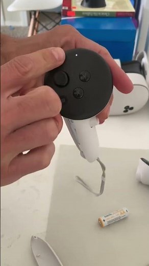 How to replace a battery on meta quest 3S controller
