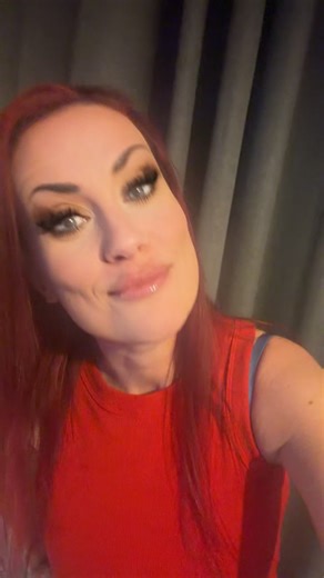 Woop Woop let’s go boys @Steelers Hockey this is a PSA 😂😂 thank you and good night! Never again without face paint 😂 I am single….give me some credit! #hello #multitask #hereeventually