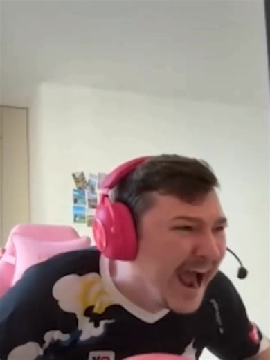 Xong trận thì tự giác bấm G quăng súng ra đi chứ sao vẫn giữ súng trên người vậy bro 🐧 | CS Scope