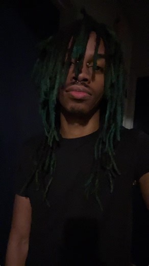 vie (@hikartez)’s video of song with music lyrics