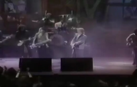 Tom Petty with Axl Rose performing Free Fallin' in 1989. Two legendary singers face to face. Beautiful performance.