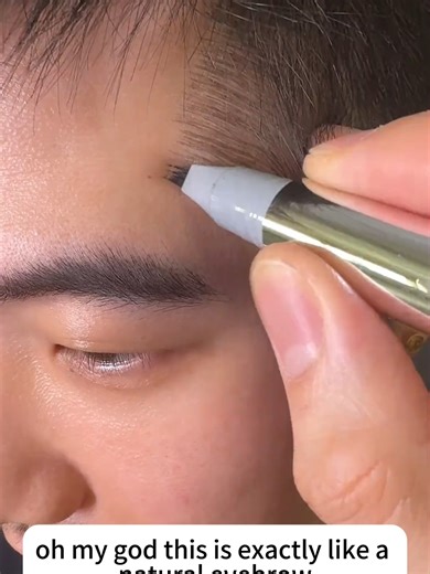 This 2-in-1 eyebrow and hairline pen helps you create natural, realistic brows in seconds. The multi-prong tip draws fine, hair-like strokes to fill sparse brows and define the hairline effortlessly. Lightweight, beginner-friendly, and perfect for everyday makeup.#naturalbrows #beginnerfriendly #nomakeupmakeup
