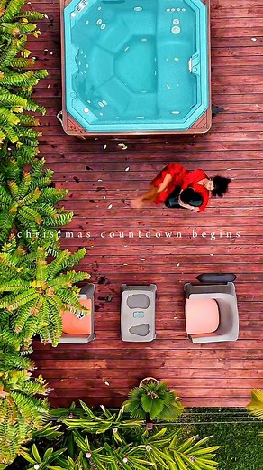 The Christmas countdown is on…✨ We still have beautiful December...