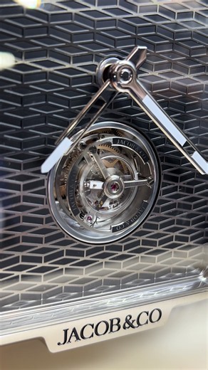 Jacob&Co Bugatti Calandre Table Clock #jacobandco #bugatti #hautehorlogerie #tourbillon