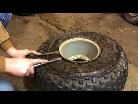 How to remove a tire from a split rim