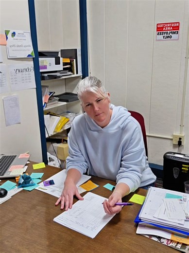 What's up boss?! When the boss isn't in the mood to chat, watch out! 🤣🤣 jokes #jokes #silly #tiktoktrend #skit #books