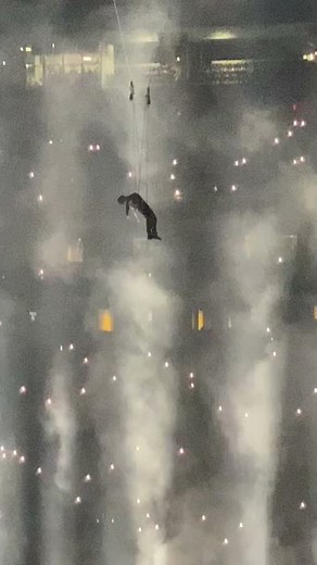 Kanye West floating @ DONDA listening party 🤯 #shorts