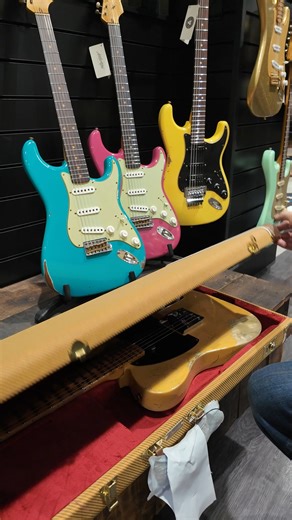 Double Esquire, double the fun! 🤩 Paul is unboxing this gorgeous Second Hand Fender Double Esquire! 🔥 Does anyone else wanna play some Bruce Springsteen riffs on this guitar? 🙌 🛒 View Here: https://bit.ly/3RhAB52 | Andertons Music Co.
