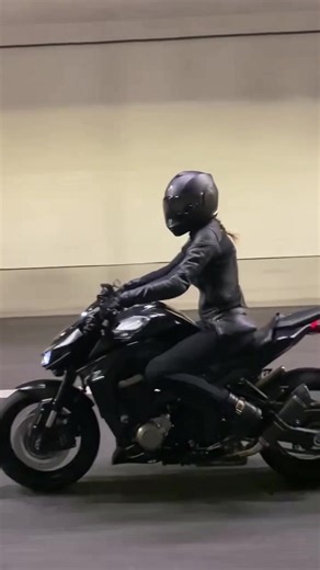 Z1000 All Black: The Ultimate Riding Experience