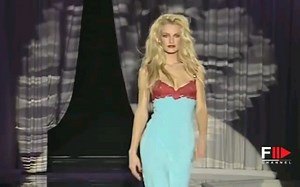 GIANNI VERSACE Fall Winter 1996 1997 Milan - Fashion Channel_HIGH