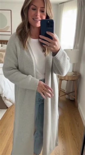 Wrap yourself in softness this season 🧥❄️#AutumnStyle #FallOutfits #WinterFashion #foryou #foryoupage