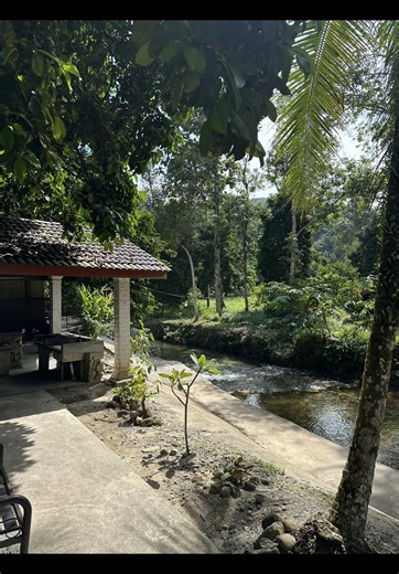 Ruma Dusun @ Ulu Yam for bookings pls refer Instagram Ruma.Dusun 3 rooms with 3 queen size beds aircond & fan in each room 2 bathrooms(water heater) Living hall with aircond fans TV&Wifi Dining hall Kitchen (Peti ais, Rice cooker, kettle, Kuali, Periuk, microwave, blender, toaster, utensils) Water filter Washing machine Iron Bbq facilities