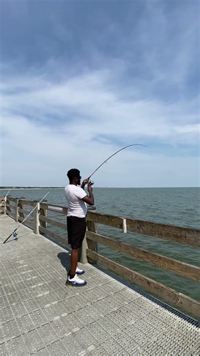 The hook is set .. Me and my right hand man grinding ‪@HLM-OUTDOORSMEN-ERICHULL‬