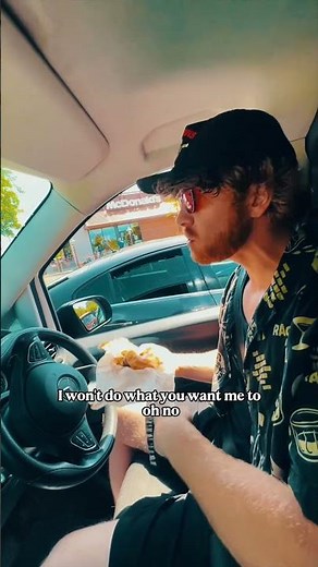 I asked for no pickles 😭 who loves em?