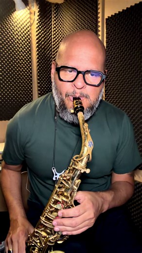 Nueva boquilla!!! El último día en el crucero me reuní con @dsmedinamusic para tocar un poco y compartir improvisando. Aproveche de probar la boquilla que el usa en el alto y me gustó bastante. Con la ARB me siento muy cómodo pero he estado buscando algo que me sirva para difentes estilos. Que tenga más cuerpo el sonido. Llego hoy la @vandorenparis V16 7S y ahí está el detalle. La 7S da un poco más de brillo y suena bastante estable en todos los registros. Tiene brillo y el cuerpo que estoy busc