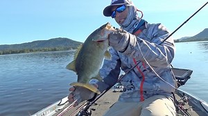 How smallies relate to sand with Mike Iaconelli - Bassmaster