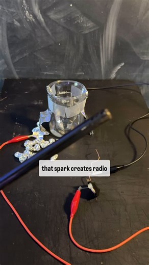 Rhett Allain | #dyi #science build the simplest #radio transmitter and receiver. #physics #physicsdemo | Instagram