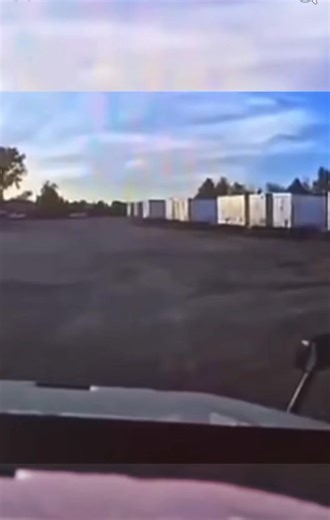 Good lord. 🥺UP CLOSE dash cam footage of UPS Flight 2976 bound for Honolulu, Hawaii that crashed in Louisville, Kentucky today (11-4-25) during take-off. (Update: as of 9pm MT -At least 7 confirmed fatalities so far and 11 injuries) | Merry Matthews - KRDO 13 Chief Meteorologist