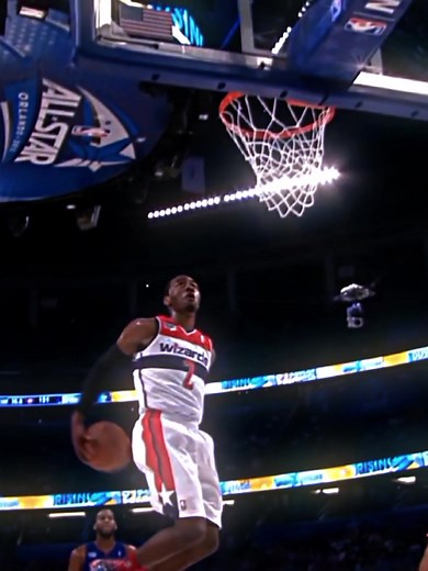 John Wall Amazing Behind the Back Dunk in NBA Game