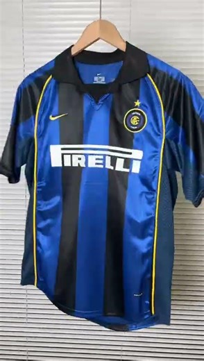 Inter Milan 2001/02 Retro Home Jersey No.9 | Classic Football Shirt Review & Details