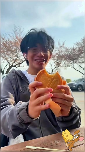 So funny cheese!#funny #tiktok #funnyvideo #family #reaction