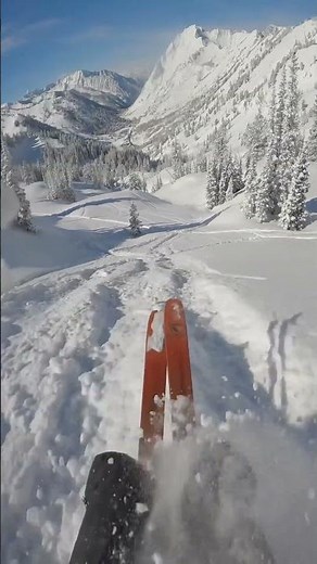 Well deserved powder turns on the Escaper Nano 105 🤤 #freerideskiing