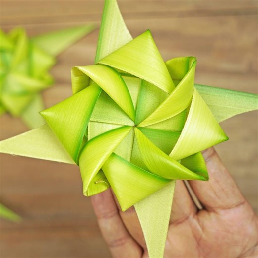 70K views · 632 reactions | Watch How to Make Coconut Leaf Flowers Craft Activities With Real Leaves crafts with leaves craft ideas using leaves craft projects with leaves | Creative Art & Craft Ideas | Facebook