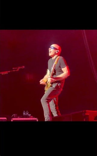 Joe Satriani Absolutely Shreds 🔥 Front Row in 4K
