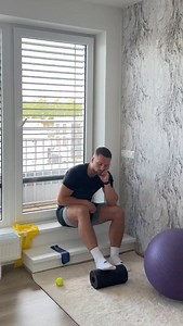 1.4K views |  3 cviky s GUMOU, které ti pomohou zlepšit držení těla a uvolnit zatuhlá záda. Jako první z pomůcek jste si v komentářích a ve zprávách odhlasovali GUMY, takže tady máte ode mě moje oblíbené 3 cviky!✅ Nezapomeňte napsat do komentáře, jak vám to s nimi šlo! #sedavazada #fyzioterapie #bolestzad #sedavezamestnani #zdravazada #sedavaprace #cvicenidoma #cviceni | Sedavá záda | Facebook