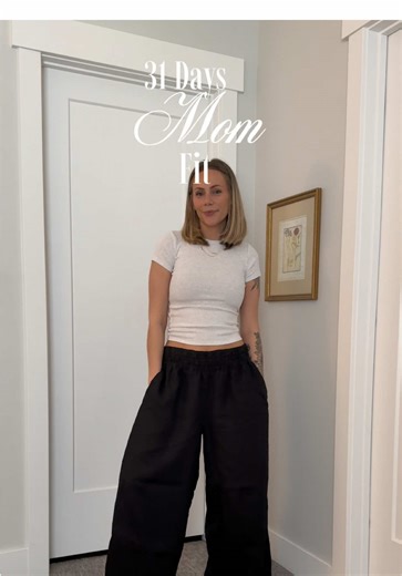 Such a casual comfy outfit. I am OBSESSED with these pants from @Anthropologie !! #momfit #ootd #outfit #casual #comfyclothes