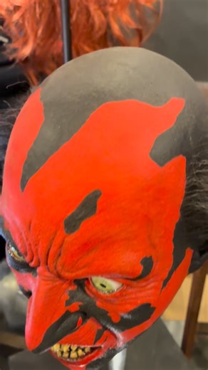 CAN YOU NAME THE MOVIE? At Monsterpalooza 2025, @mageefx displayed the “Red Faced Demon” straight from the Further! Monsterpalooza returns MAY 29 - MAY 31 to The Pasadena Convention Center to Celebrate the Art of Monsters & Movie Magic! Featuring over 450 vendors, makeup demos, monster museum, special guests & much more!⁣⁣ ⁣ GET YOUR TICKETS IN ADVANCE! ⁣⁣ For tickets, visit ➨ ⁣⁣ WWW.MONSTERPALOOZA.COM⁣⁣ (LINK IN BIO)⁣⁣ ⁣⁣ For Pro Photo Op tickets via Celeb Photo Ops, visit ➨⁣⁣ WWW.CELEBPHOTOOPS