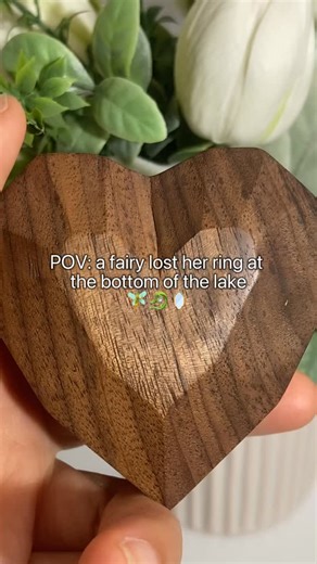 ✨ Green sapphire has always been one of my favorite stones to design with. Its deep, shifting hues feel alive—like carrying a piece of the forest, the ocean, and the sky all at once. 🌿💚 #greensapphire #sapphirering #natureinspired #fantasyjewelry #fantasyring #leafring | Azura Jewelry