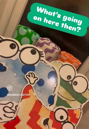 The aliens are NOT impressed!! 😤 The new toilet rolls have copied their style and it’s all about the patterns 😮 We have spots, stripes AND zigzags right there! Learning about pattern is an important part of children’s early learning of Shape, Space and Measure. The alien characters in my books reflect these patterns, plus the new spiral and chequered patterns in The Zorkk Games!! 🚀