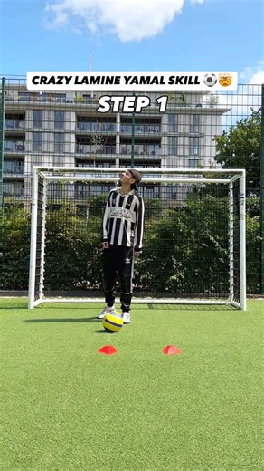 ⭐️ LAMINE YAMAL SKILL TUTORIAL 🤯⚽️ #futebol #soccer #skills #dribles #tutorial | Artur Freestyle Football Artist