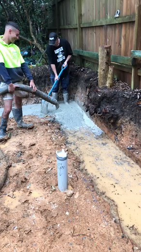 Make it a good 100 slump 🤷🏽‍♂️ #concrete #formwork
