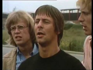 Queenie's Castle - s03e01 The Prowler