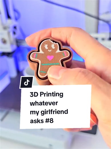 3D Printing Gingerbread Cookies Clickers🍪 💼COMMERCIAL LICENSE link in bio Meet this month’s sweet new drop: 🍪 Gingerbread Cookies Pack – Boy & Girl Versions 4x Because Christmas wouldn’t be Christmas without these little cookie people (and a few mysterious bites taken out of their heads 👀). This pack includes 4 unique clicker models: 1️⃣ Gingerbread boy with a bowtie and a “kissing face” 😘 2️⃣ Gingerbread girl with a snowflake sweater ❄️ 3️⃣ Gingerbread boy (with a bite on his head!) giving