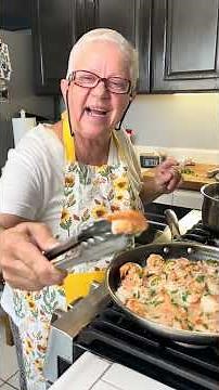 Spaghetti with shrimp and a white wine sauce ￼