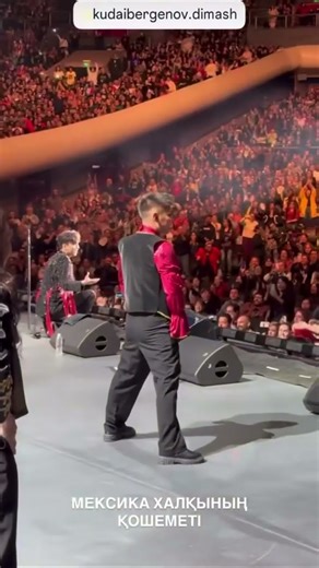 ХЛОП ХЛОП Димашу 😘 #dimashqudaibergen #dimash #kudaibergenovdimash