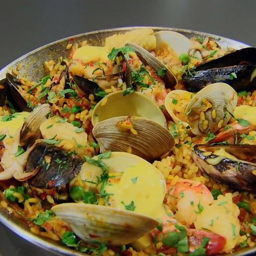 Mai chops her veg so fast that she cuts her finger and needs a medic! 😱 | MasterChef World